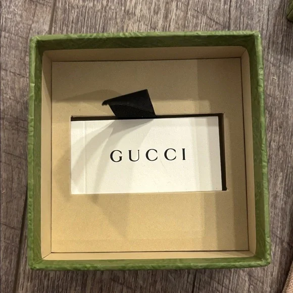 Gucci Sterling Silver Omnia Amor Aman Tibus Drop Heart Earrings - Picture 6 of 9